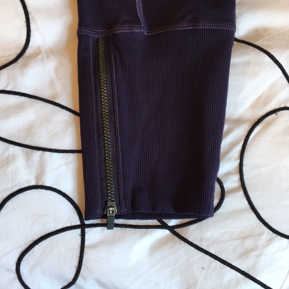 Lululemon crops - Picture 3 of 8